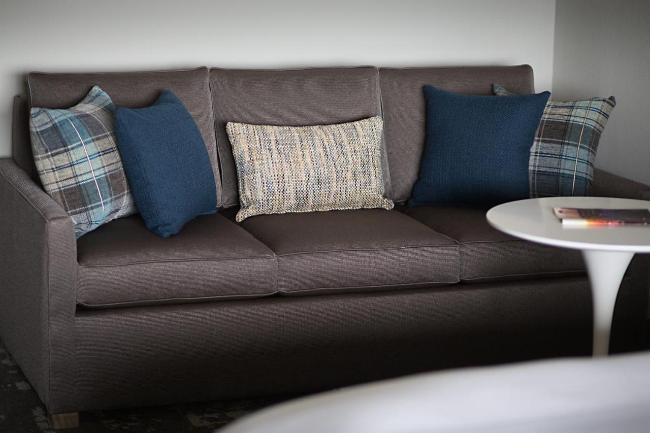Queen Room with Two Queen Beds and Sofa-Bed at Marriott Dallas Las Colinas