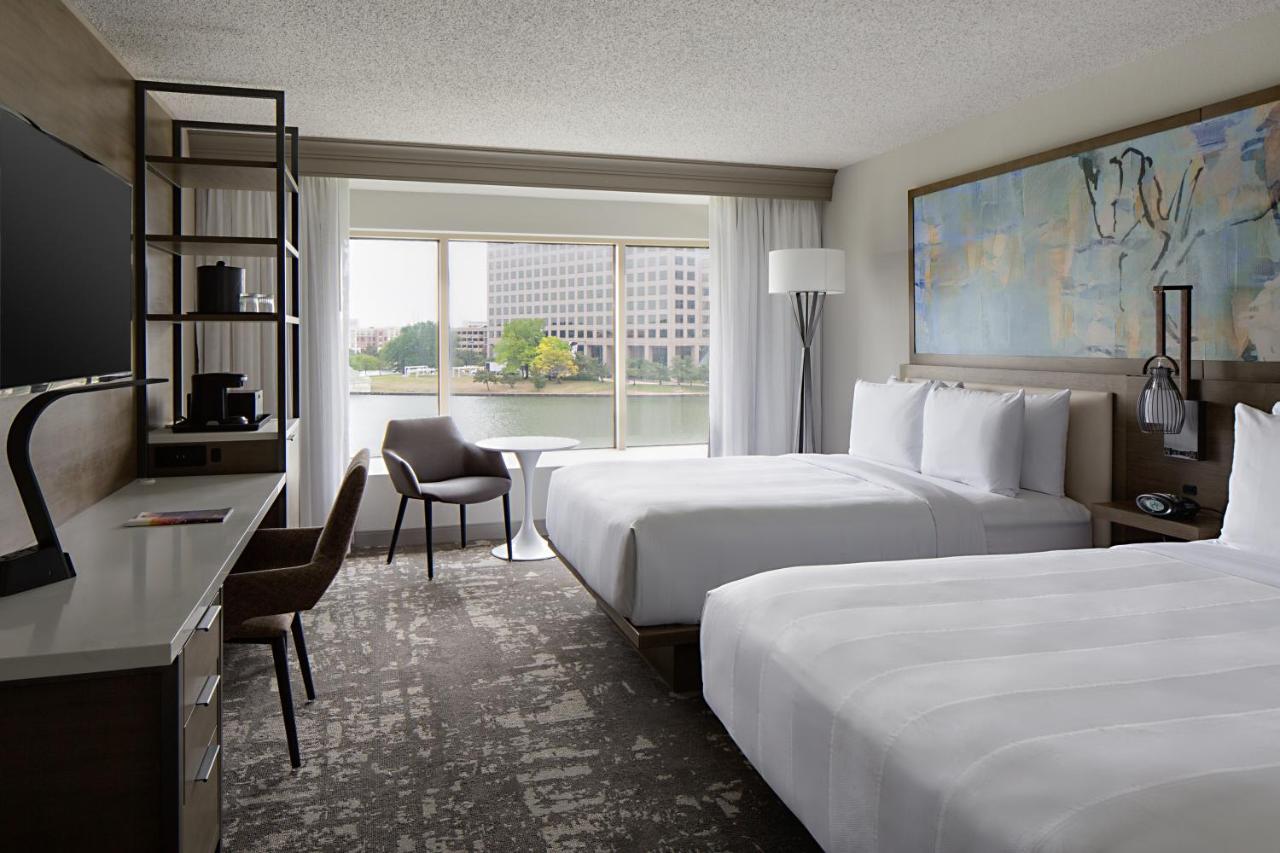 Queen Room with Two Queen Beds - Lake View at Marriott Dallas Las Colinas