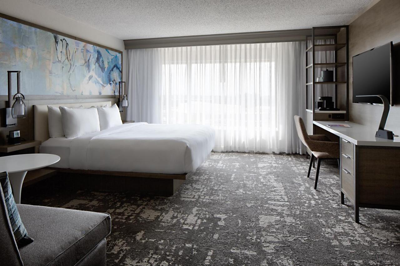 King Room at Marriott Dallas Las Colinas