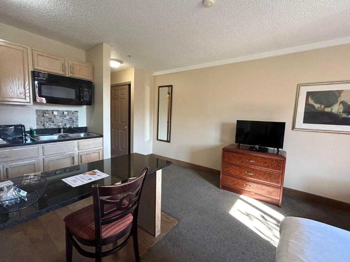 Queen Studio at Ashley Quarters Hotel Cincinnati Airport