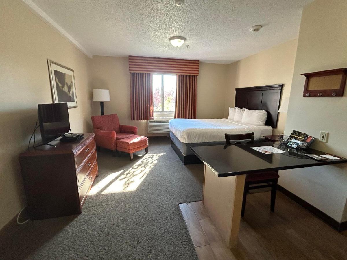 | Ashley Quarters Hotel