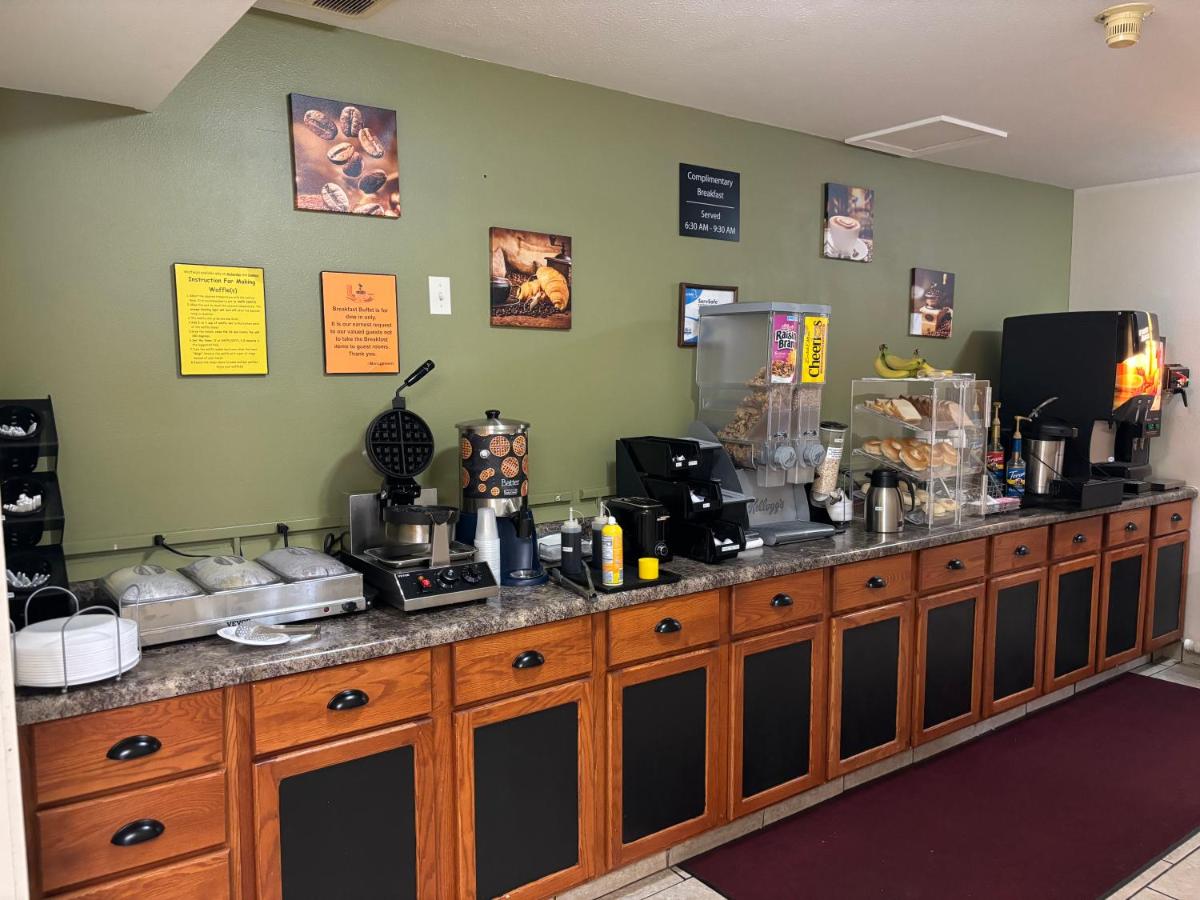 | AmeriVu Inn and Suites Shawano WI