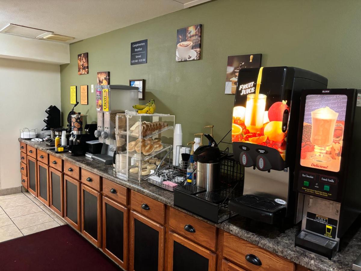 | AmeriVu Inn and Suites Shawano WI