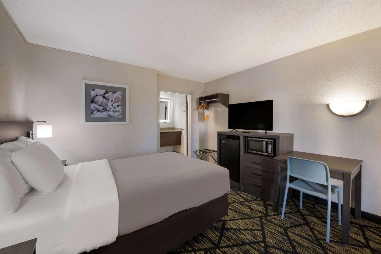 Double Room with Two Double Beds - Non-Smoking at Quality Inn Orange Park Jacksonville