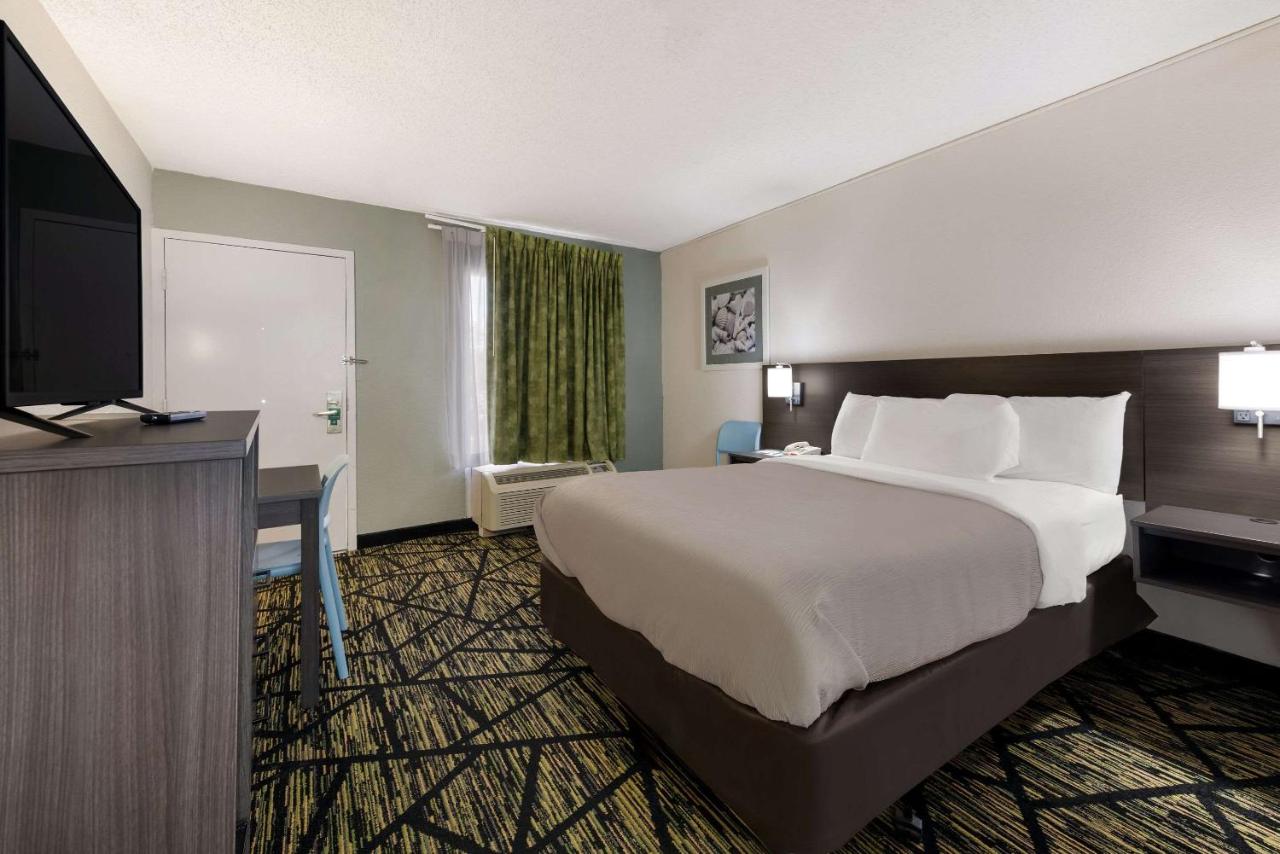 King Room - Non-Smoking at Quality Inn Orange Park Jacksonville