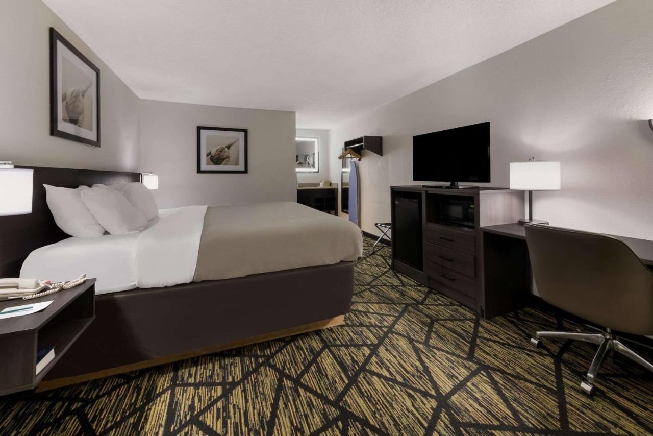 King Room - Non-Smoking at Quality Inn Orange Park Jacksonville