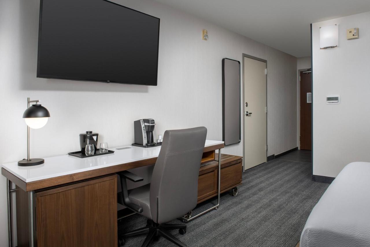 King Room with Sofa Bed at Courtyard by Marriott San Diego Carlsbad
