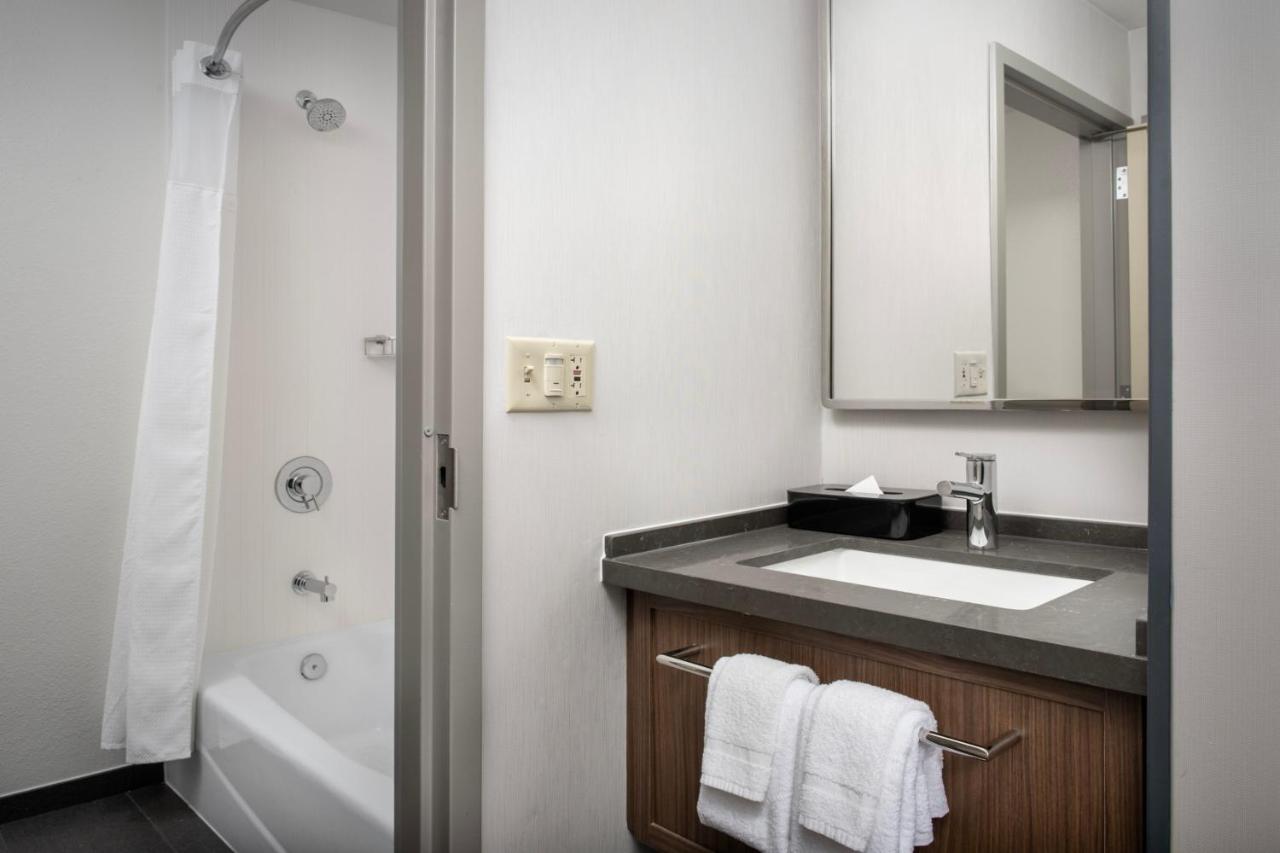 King Room with Sofa Bed at Courtyard by Marriott San Diego Carlsbad