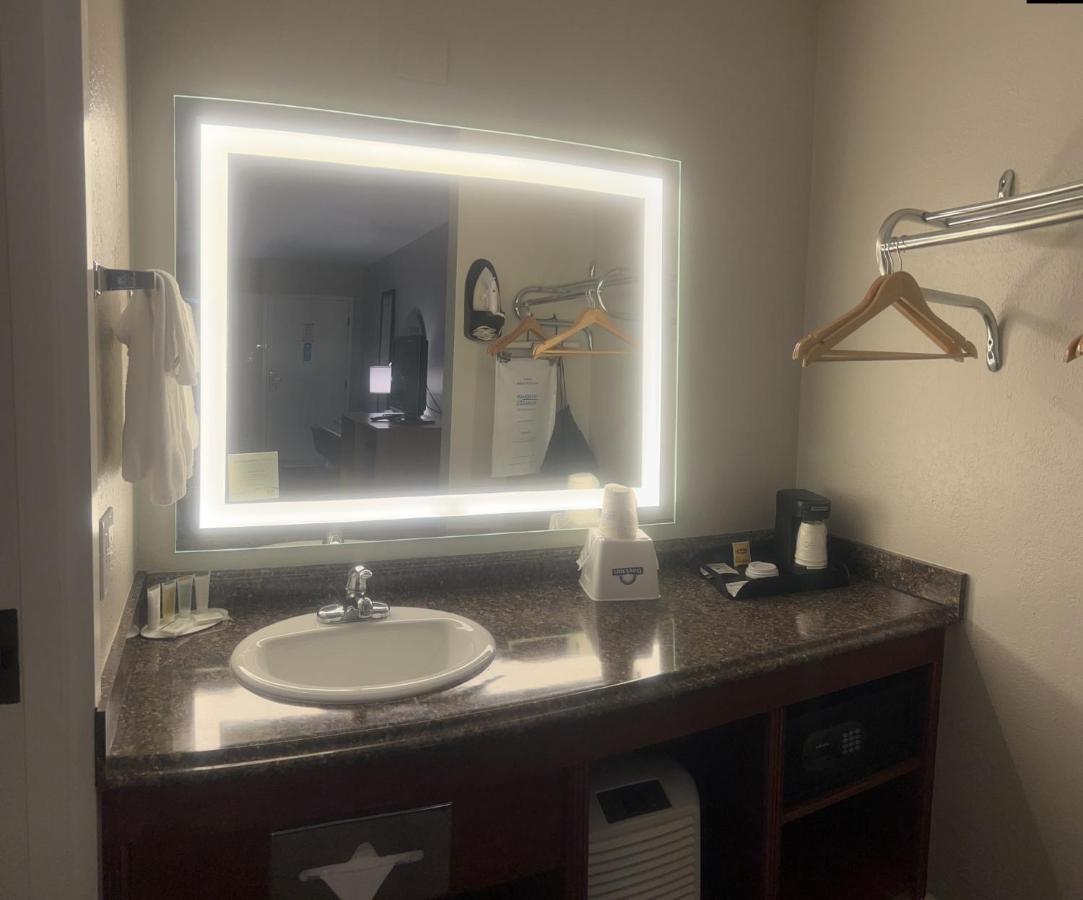 Business King Room - Non-Smoking at Days Inn by Wyndham Port Charlotte/Punta Gorda