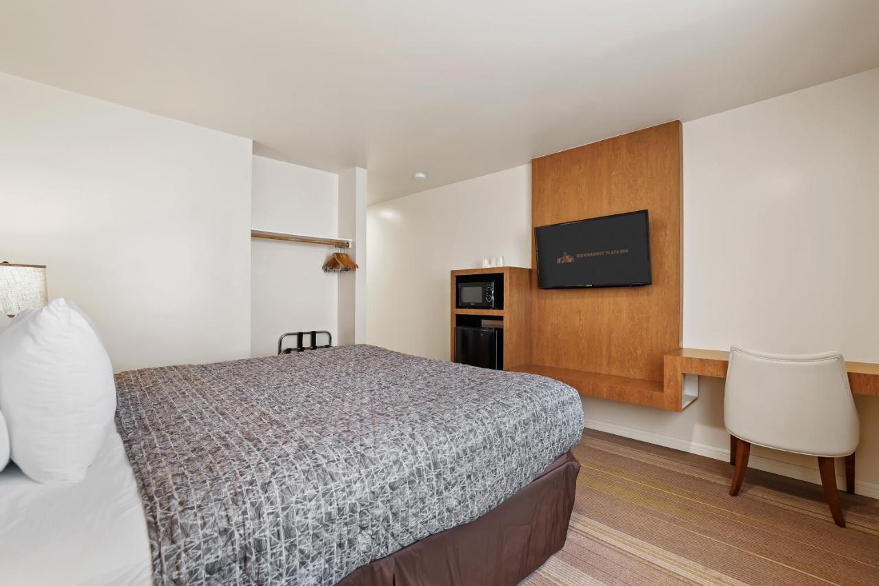 King Room at Brookhurst Plaza Inn