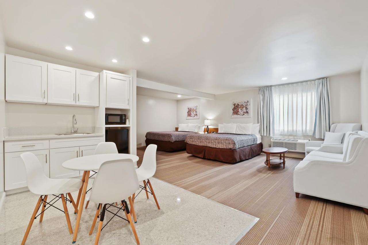 Deluxe Family Room at Brookhurst Plaza Inn