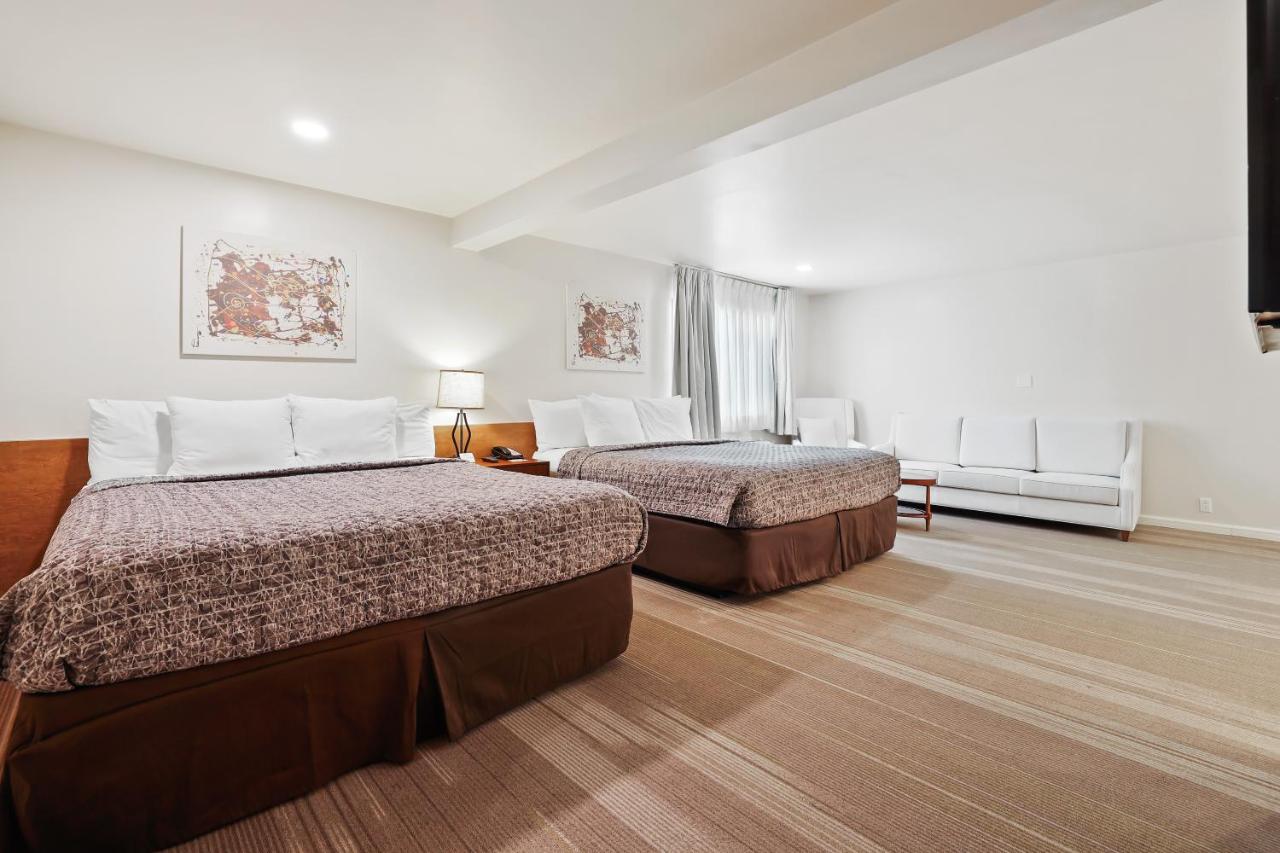 Deluxe Family Room at Brookhurst Plaza Inn