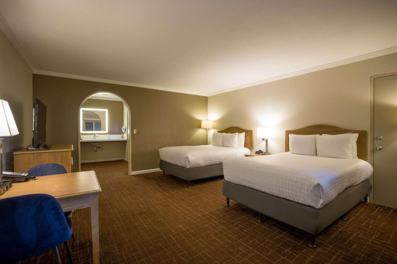 Double Room with Two Double Beds - Mobility Accessible/Non-Smoking at Best Western Inn