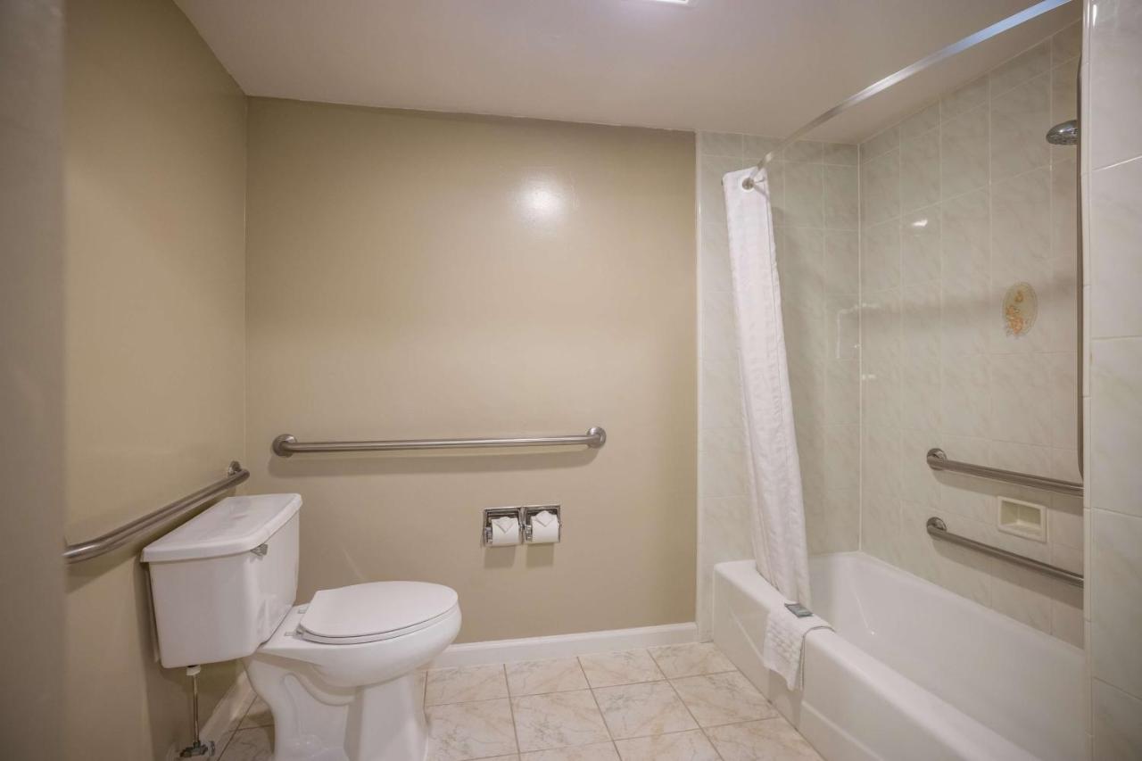 Double Room with Two Double Beds - Mobility Accessible/Non-Smoking at Best Western Inn