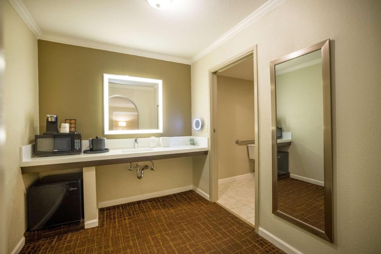 Double Room with Two Double Beds - Mobility Accessible/Non-Smoking at Best Western Inn