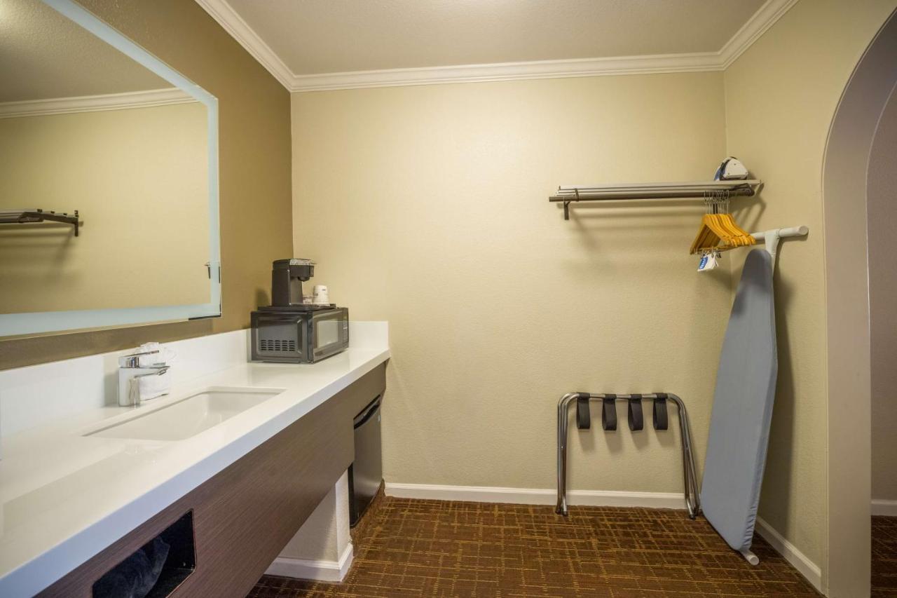 King Room - Non-Smoking at Best Western Inn