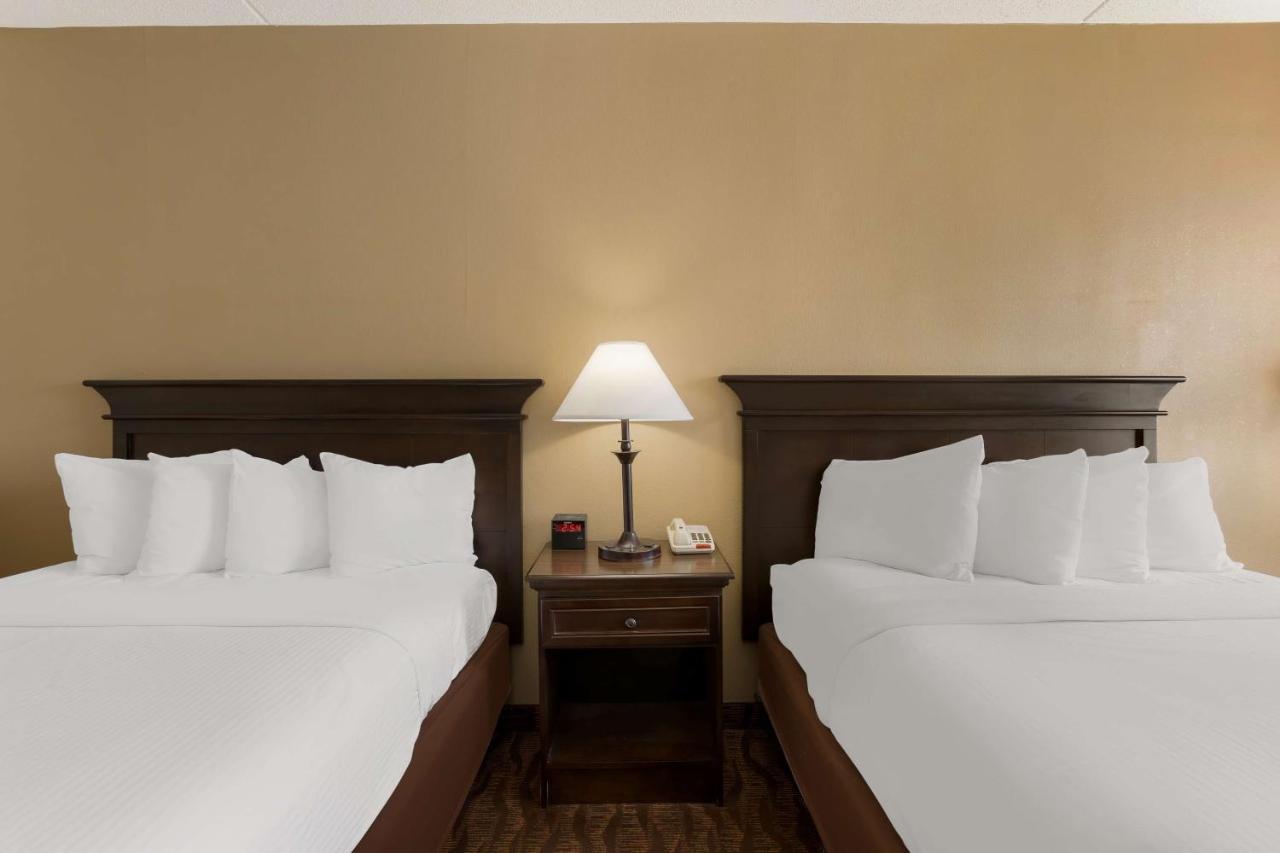 Queen Room with Two Queen Beds - Mobility Accessible/Non-Smoking at Best Western Music Capital Inn
