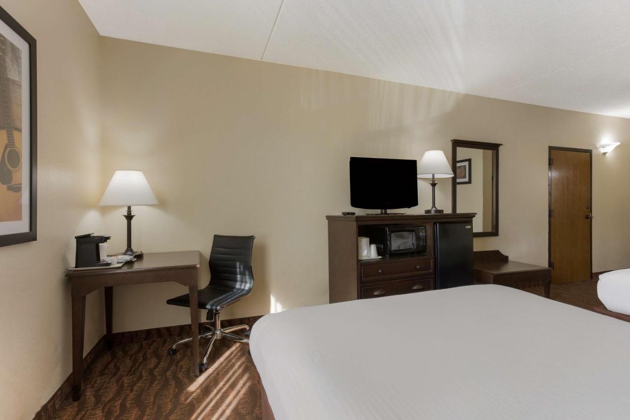 Queen Room with Two Queen Beds - Mobility Accessible/Non-Smoking at Best Western Music Capital Inn
