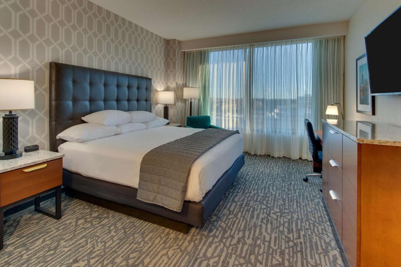 King Suite with Sofa Bed – River View at Drury Plaza Hotel Nashville Downtown