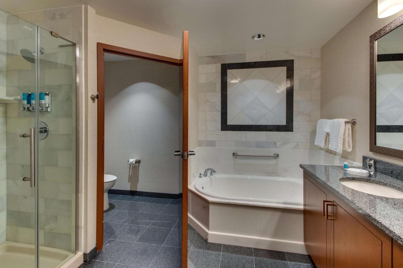 Deluxe King Suite Upper Floor at Drury Plaza Hotel Nashville Downtown