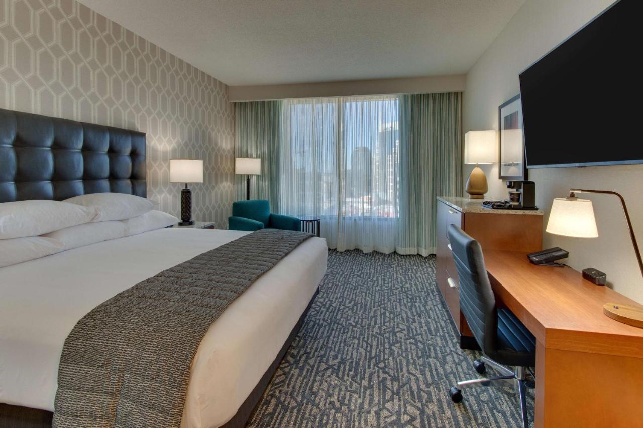 Deluxe King Room - Hearing Accessible, Roll-in Shower at Drury Plaza Hotel Nashville Downtown