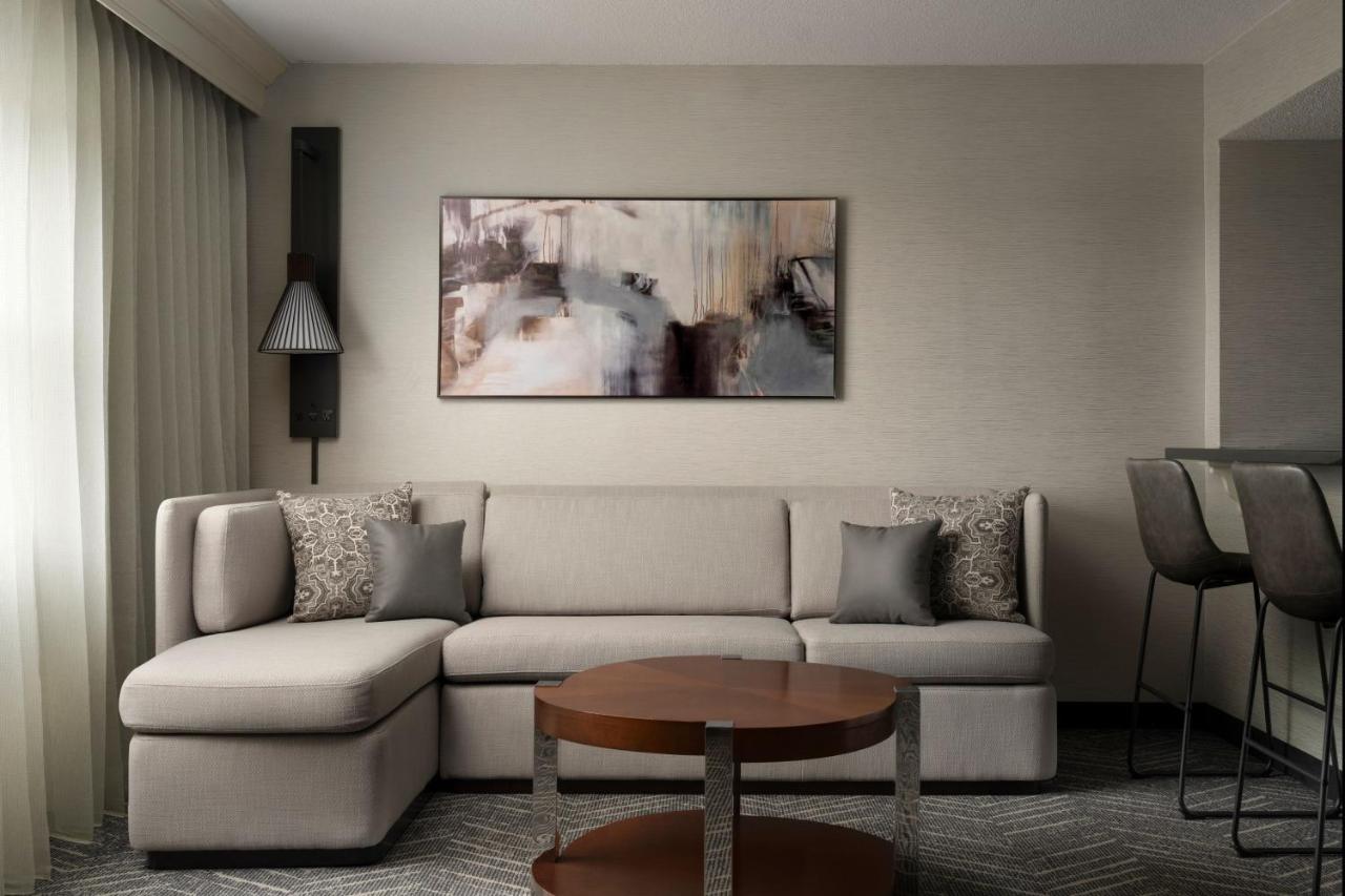 Presidential Suite at Minneapolis Marriott Northwest Hotel & Conference Center