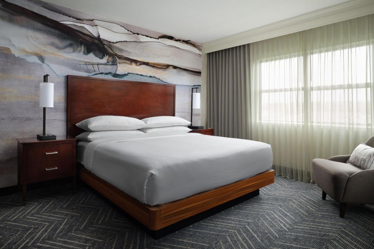 Presidential Suite at Minneapolis Marriott Northwest Hotel & Conference Center