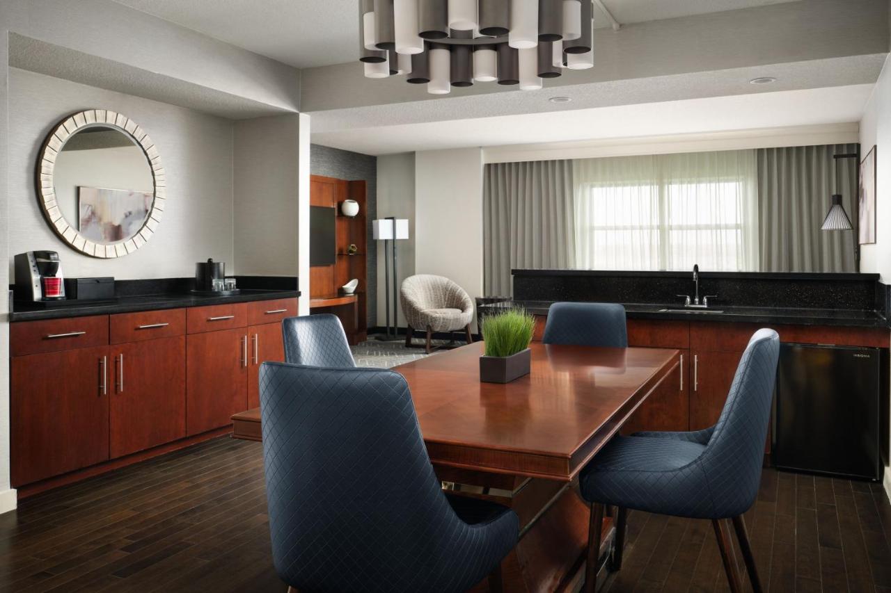 Presidential Suite at Minneapolis Marriott Northwest Hotel & Conference Center