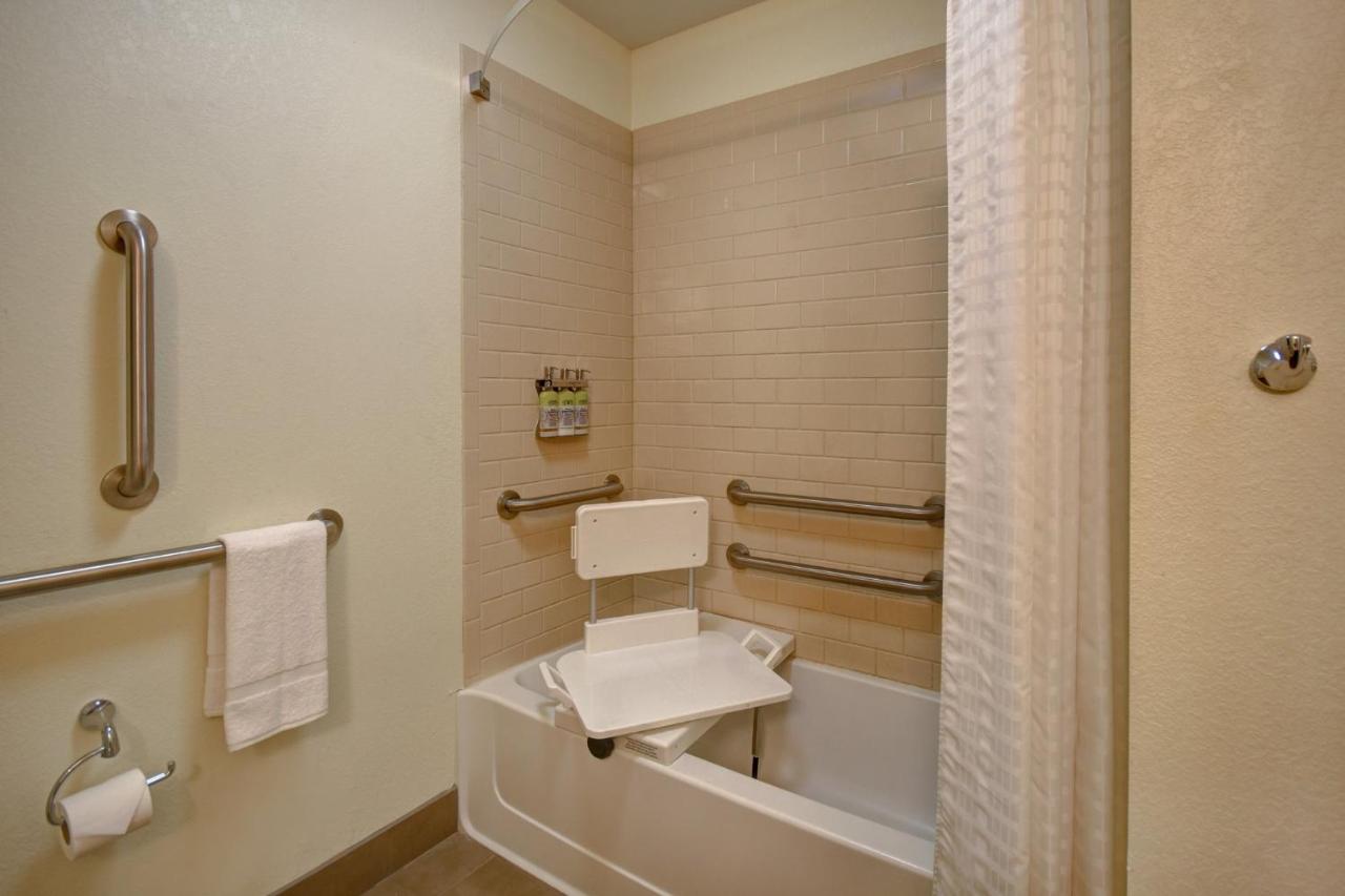 | Candlewood Suites St Clairsville Wheeling Area, an IHG Hotel