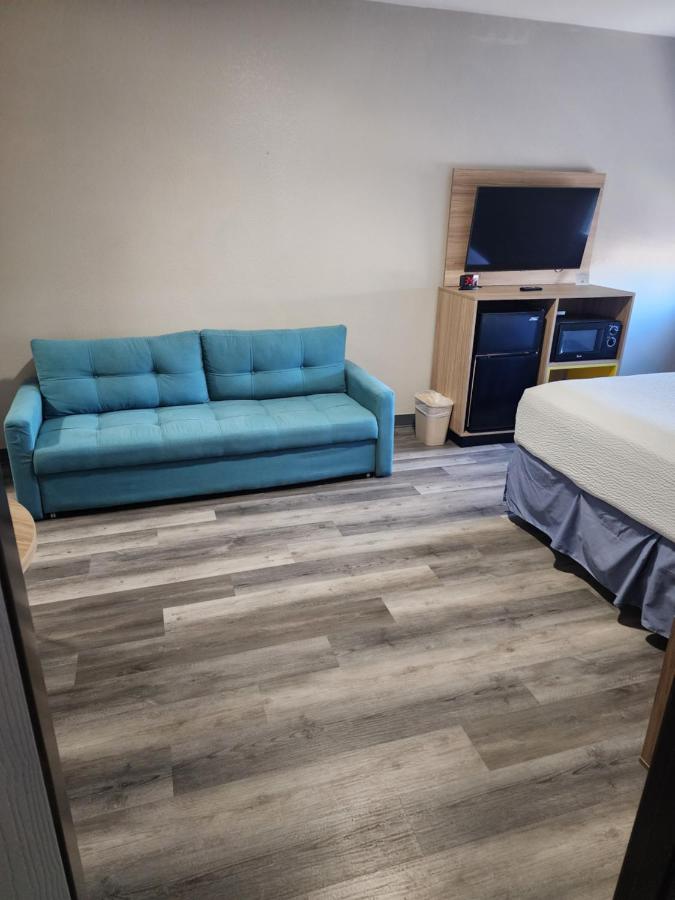 Suite One Bedroom with Three Queen Beds - Non-Smoking at Days Inn & Suites by Wyndham Tucson/Marana