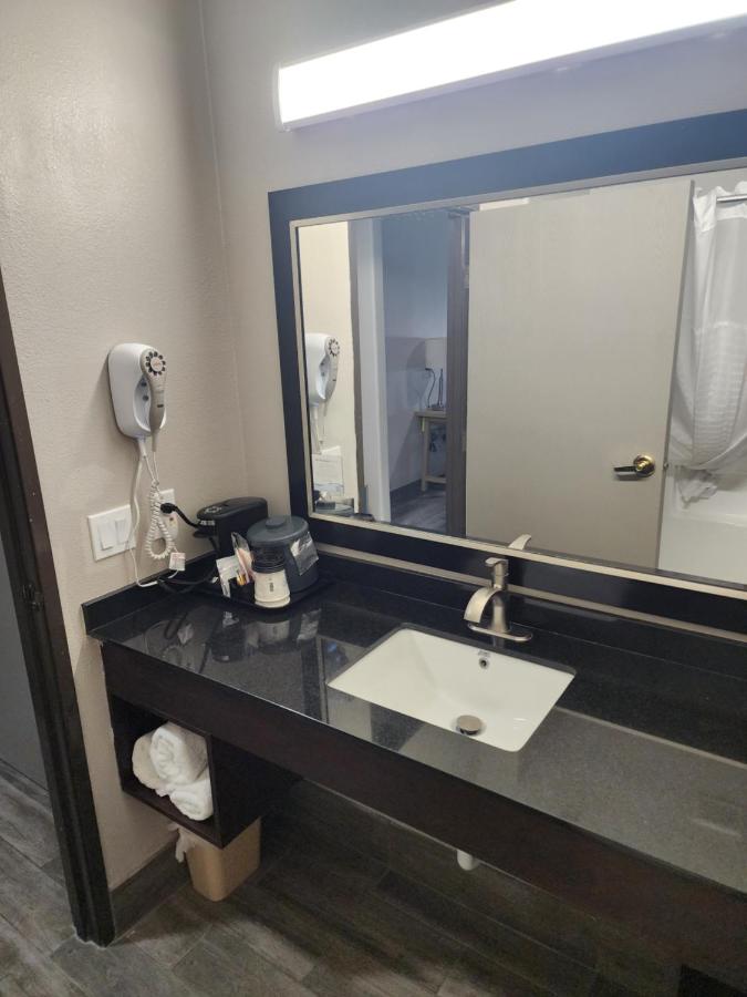 Queen Room with Two Queen Beds - Non-Smoking at Days Inn & Suites by Wyndham Tucson/Marana