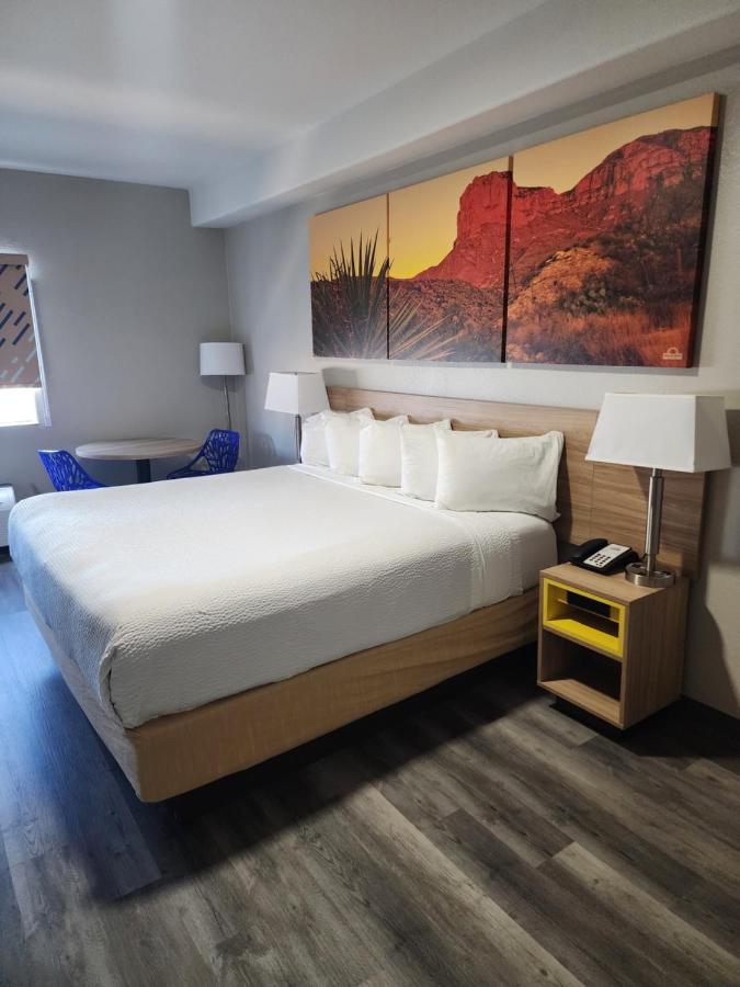 King Studio Suite - Non-Smoking at Days Inn & Suites by Wyndham Tucson/Marana