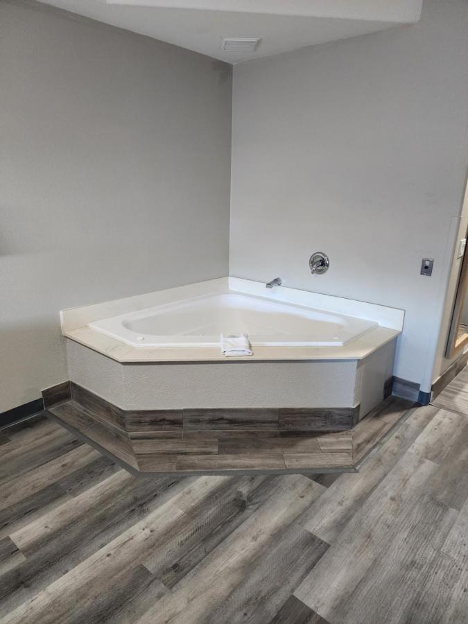 King Studio Suite - Non-Smoking at Days Inn & Suites by Wyndham Tucson/Marana