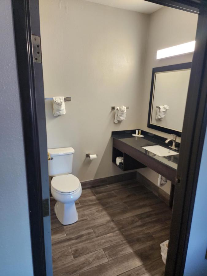 Suite One Bedroom with 1 King Bed and 1 Queen Bed, Non-Smoking at Days Inn & Suites by Wyndham Tucson/Marana
