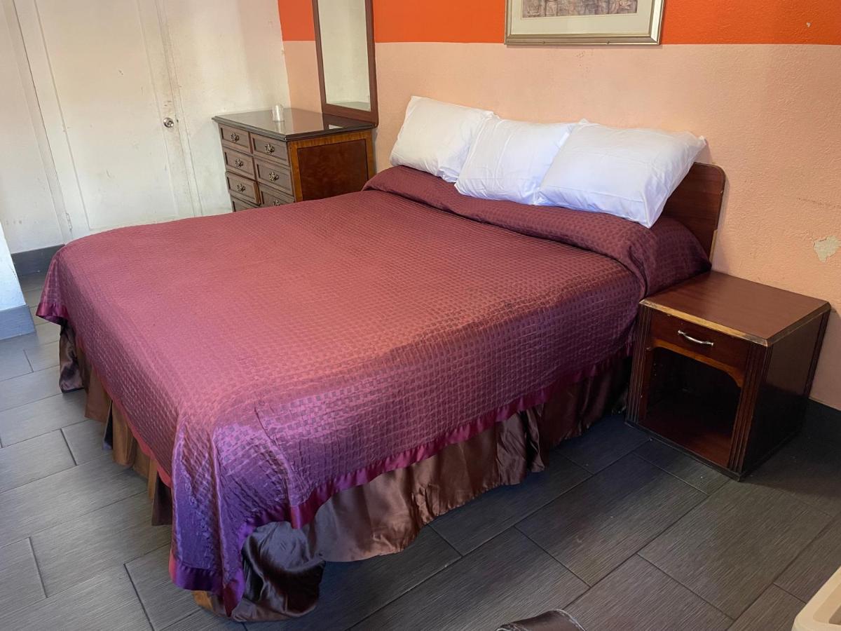 | Laurel Inn