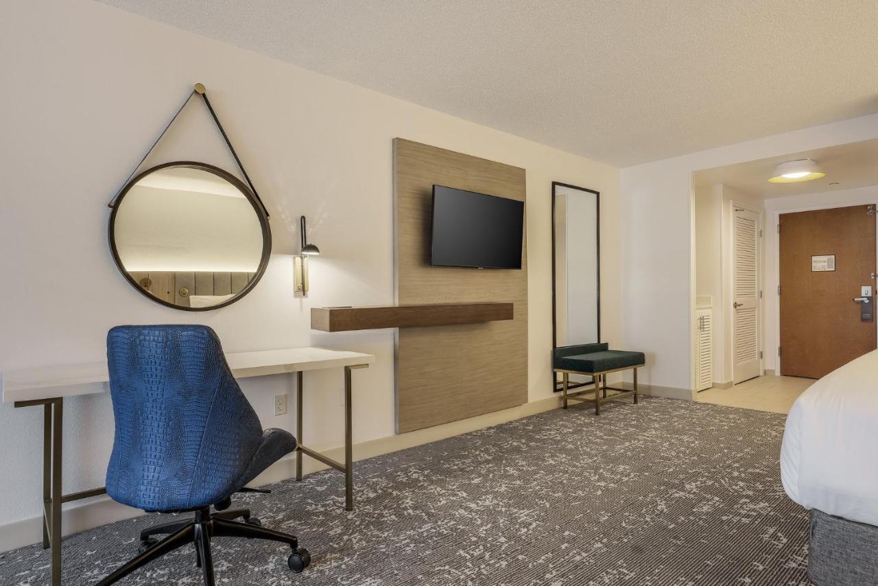 | Holiday Inn Fort Myers Airport-Town Center, an IHG Hotel