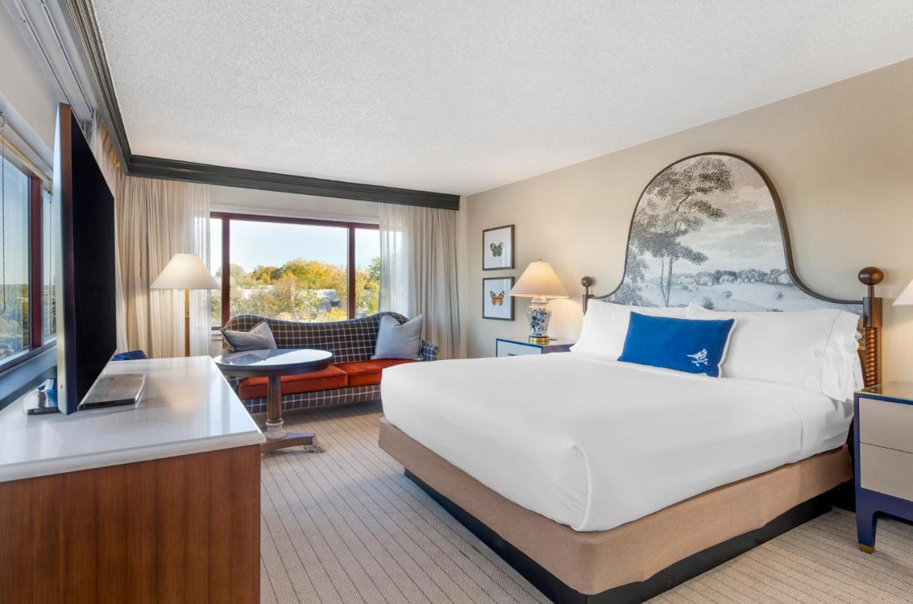 Deluxe Room -1 King Bed at Omni Charlottesville Hotel