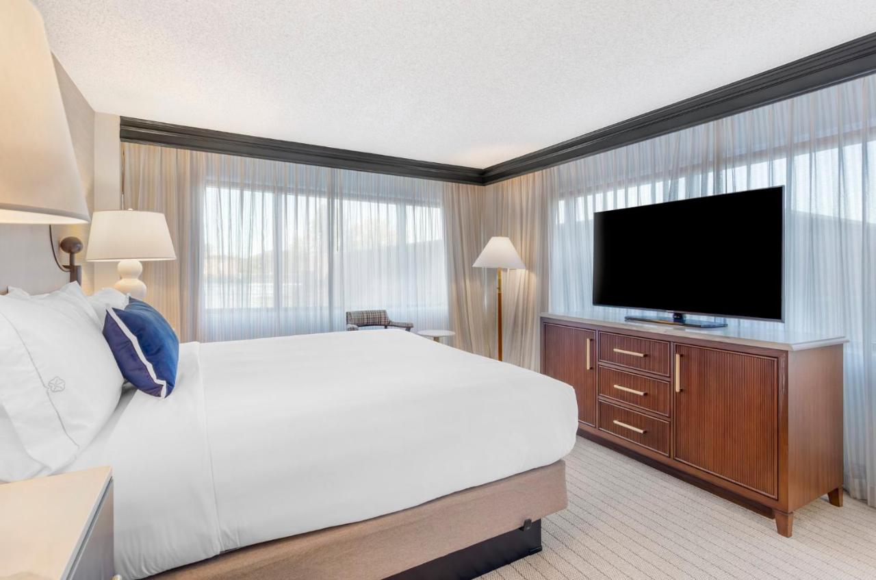 Executive Suite 1 King Bed at Omni Charlottesville Hotel