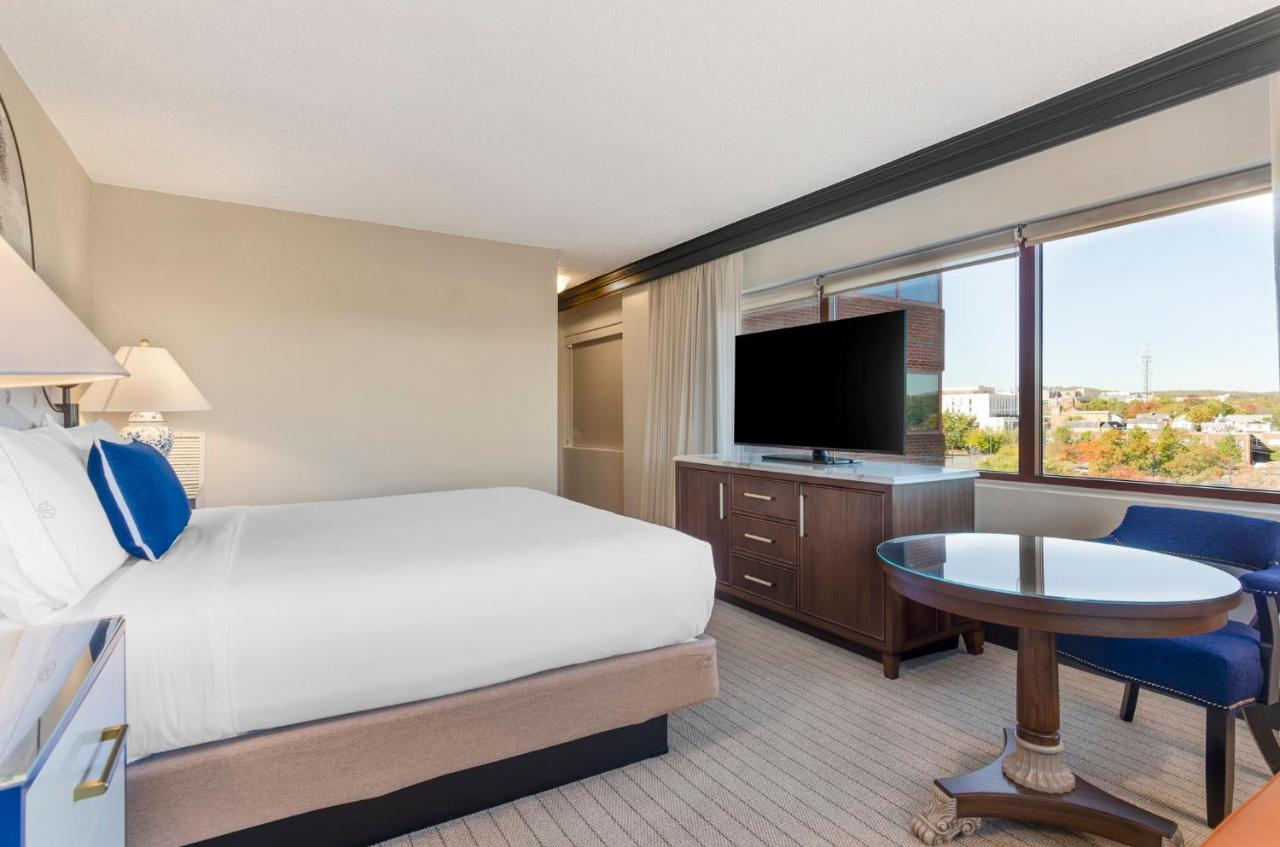 Executive Suite 1 King Bed at Omni Charlottesville Hotel