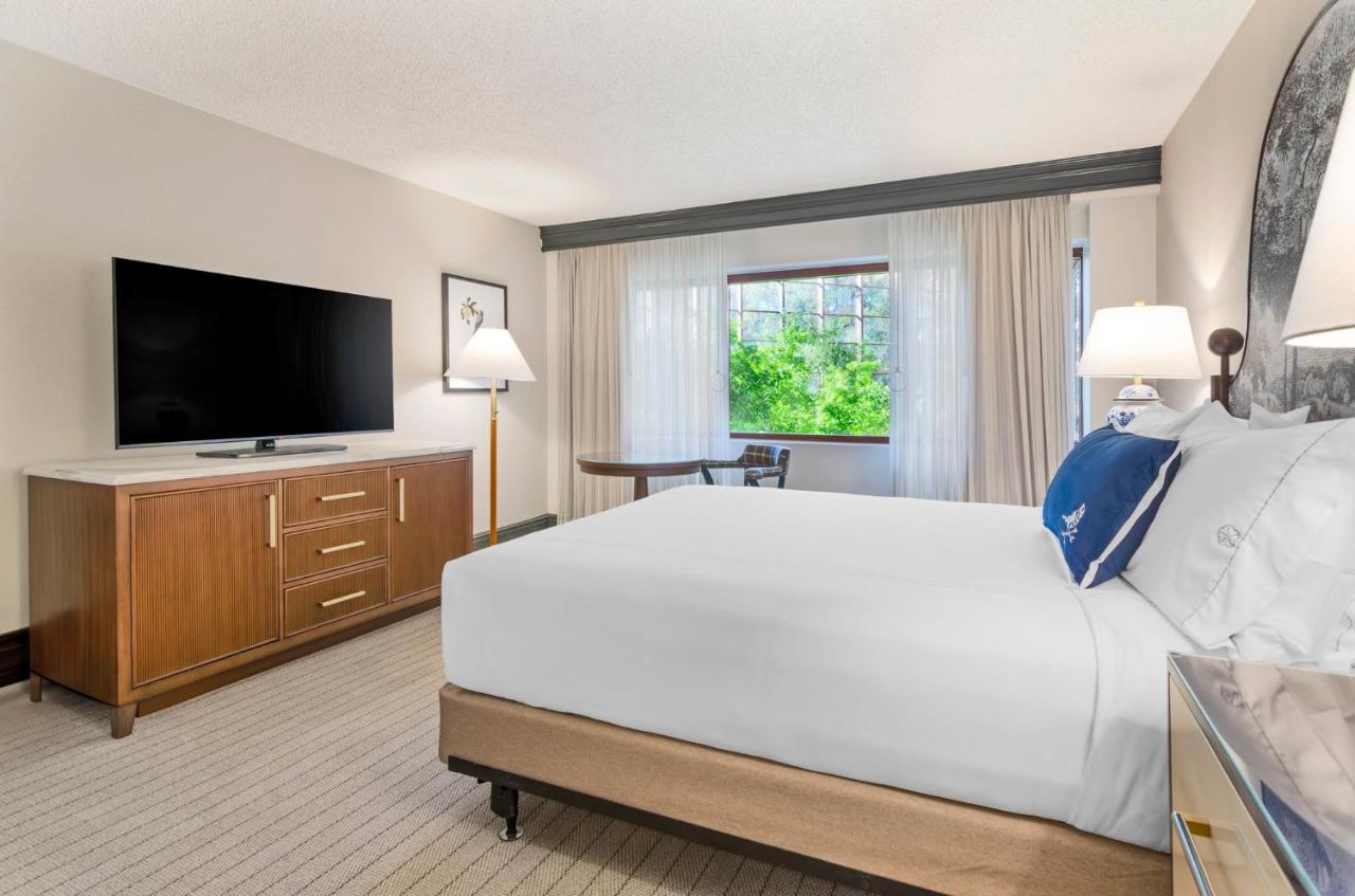 Queen Room - Disability Access at Omni Charlottesville Hotel