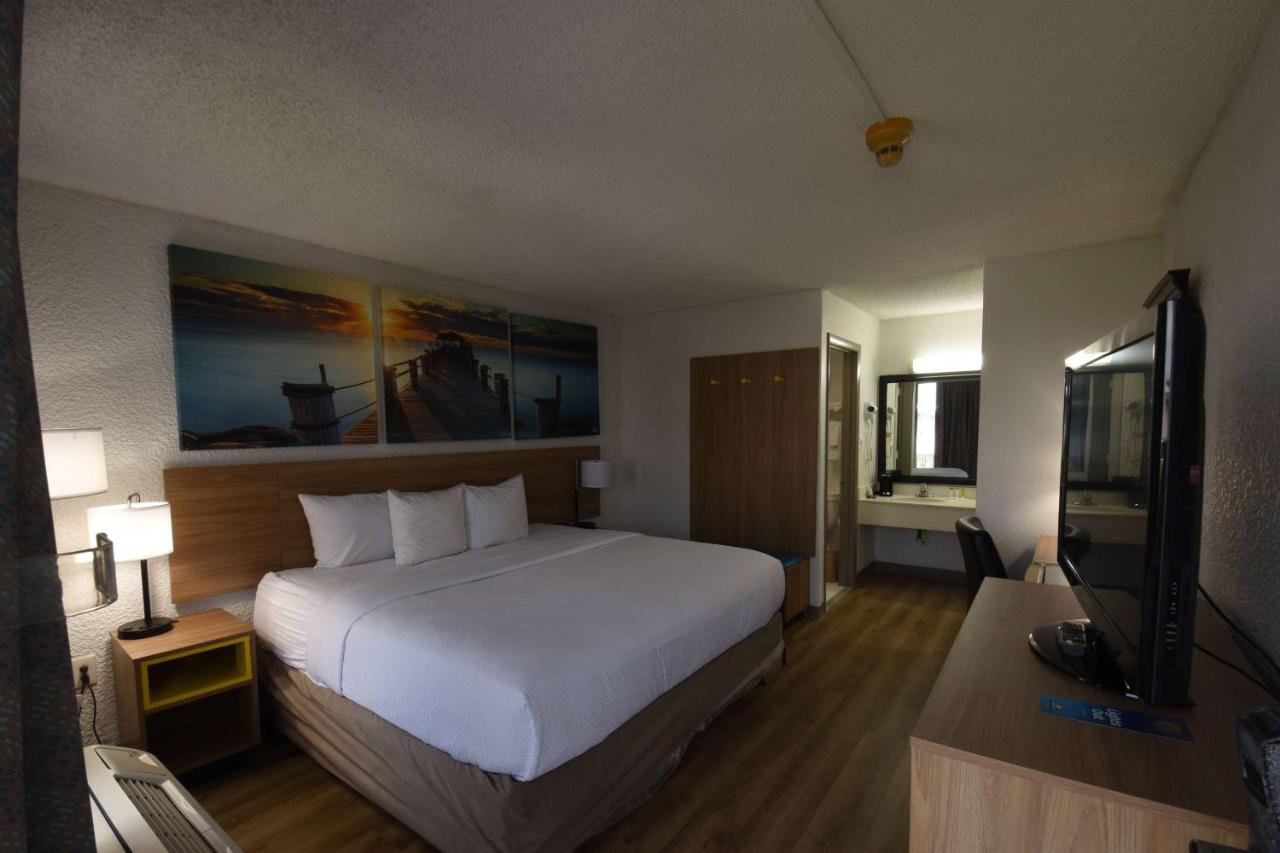 King Room - Non-Smoking at Days Inn by Wyndham Stuart