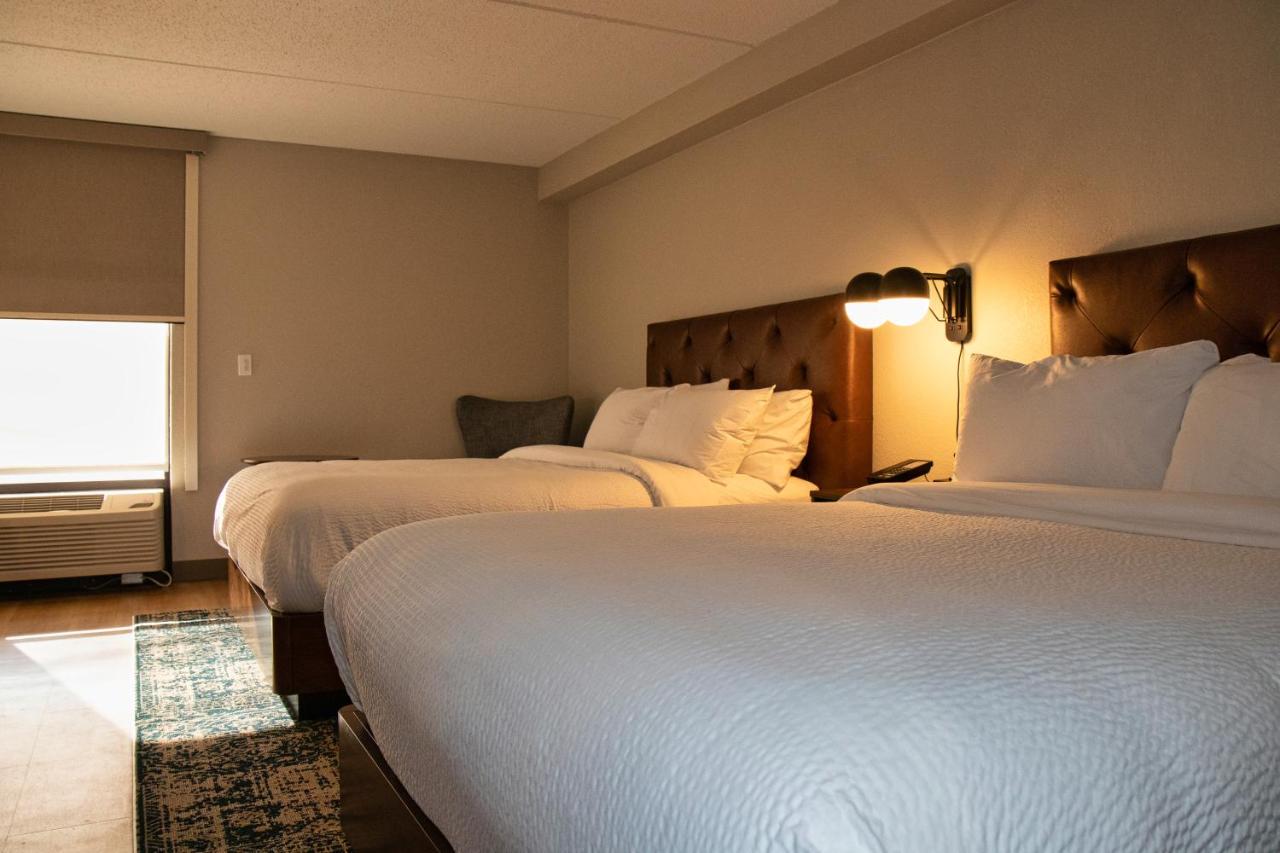 Guest room, 2 Queen at Four Points by Sheraton Allentown Lehigh Valley