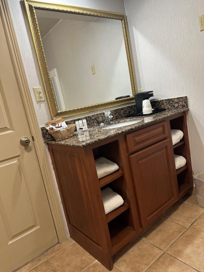 Queen Room - Non-Smoking at Wingate By Wyndham Gunnison Near Western Colorado University