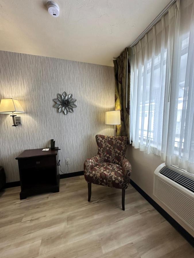 Queen Room - Non-Smoking at Wingate By Wyndham Gunnison Near Western Colorado University