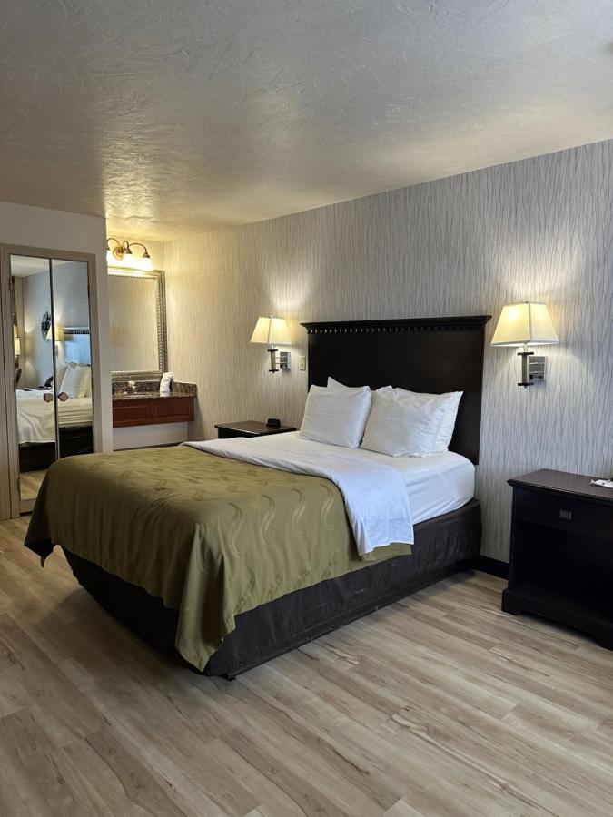 Queen Room - Non-Smoking at Wingate By Wyndham Gunnison Near Western Colorado University