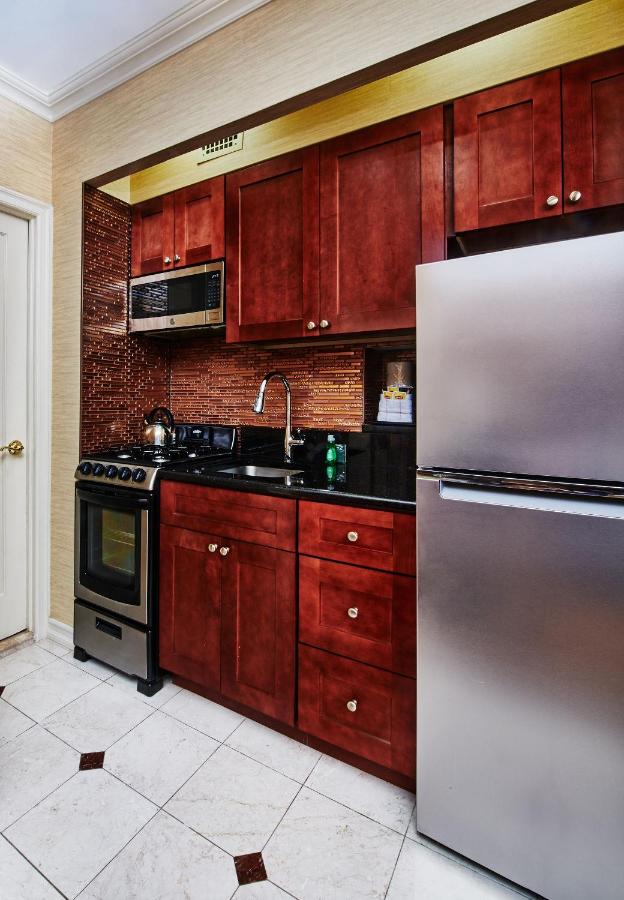 One-Bedroom Apartment at Radio City Apartments