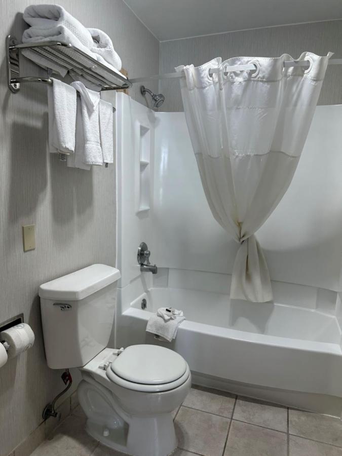 Queen Room with Two Queen Beds - Non-Smoking at Wingate By Wyndham Gunnison Near Western Colorado University