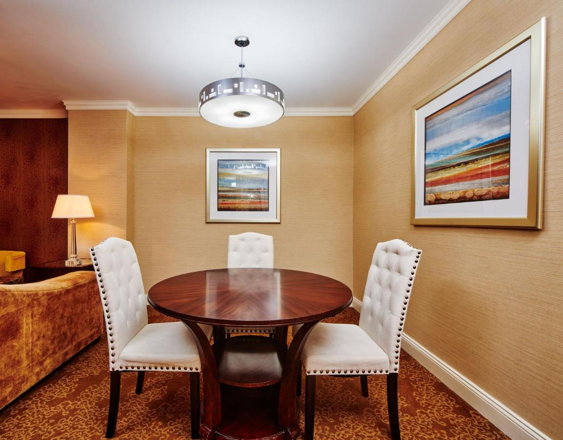 Penthouse One-Bedroom Apartment with King Bed at Radio City Apartments