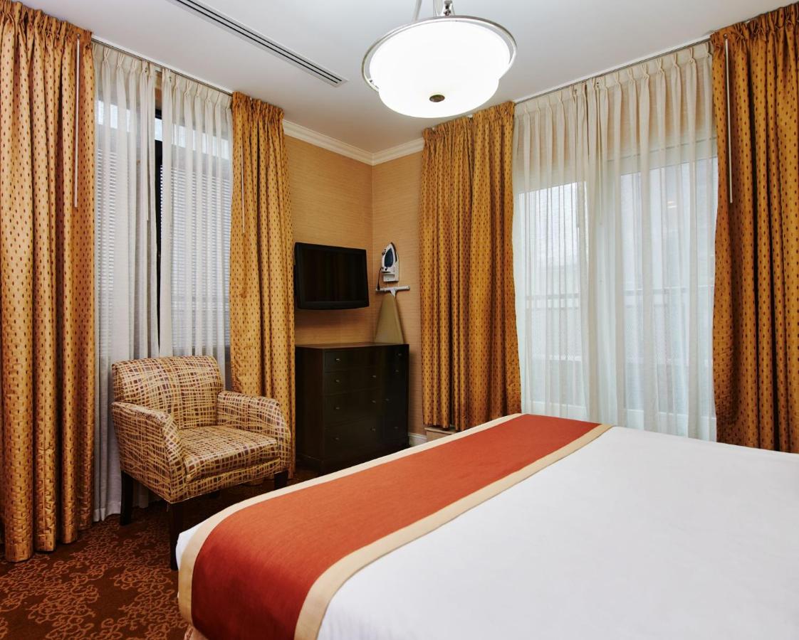 Penthouse One-Bedroom Apartment with King Bed at Radio City Apartments