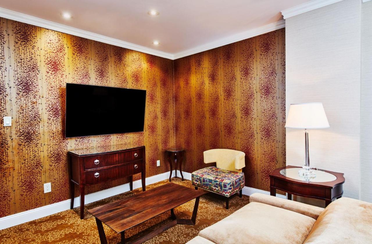 Penthouse One-Bedroom Apartment with King Bed at Radio City Apartments